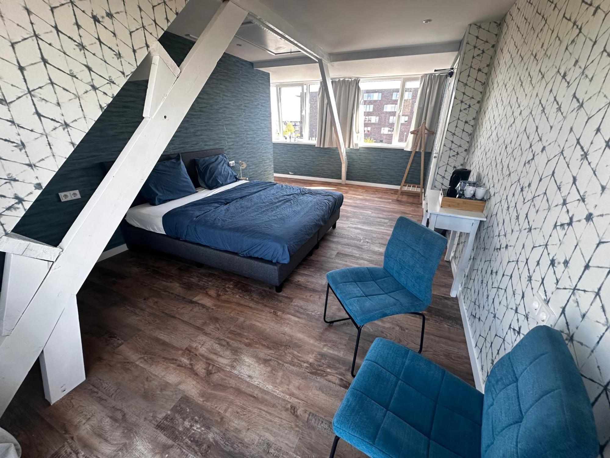 Eetcafe Punt Bed & Breakfast Roelofarendsveen